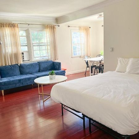 Charming Century City Condo ロサンゼルス エクステリア 写真