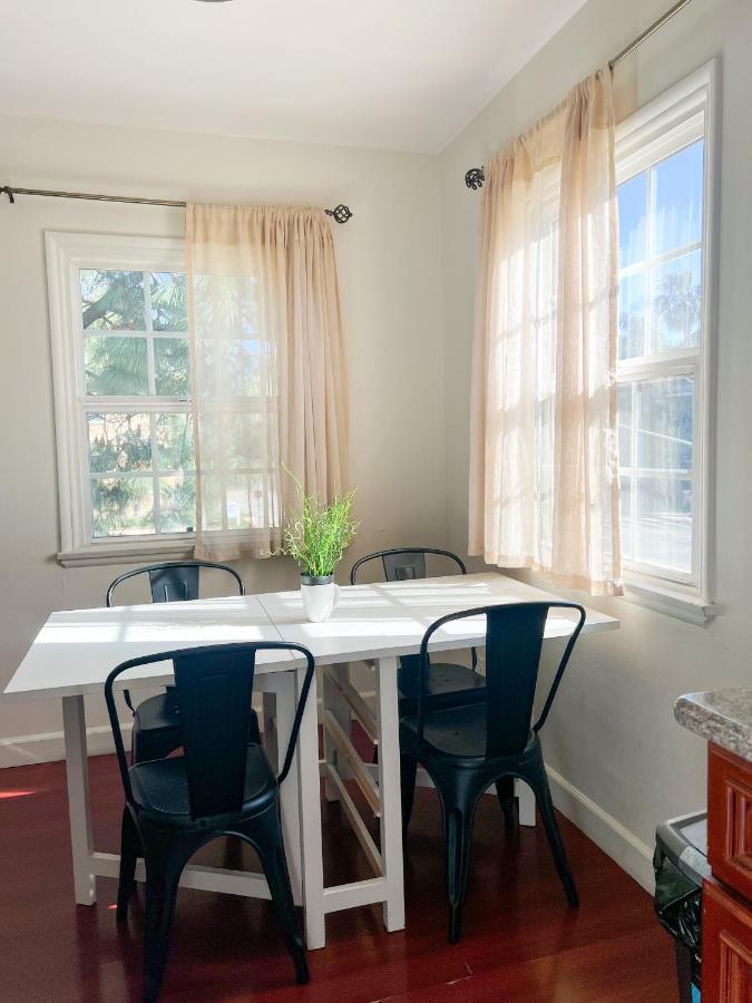 Charming Century City Condo ロサンゼルス エクステリア 写真