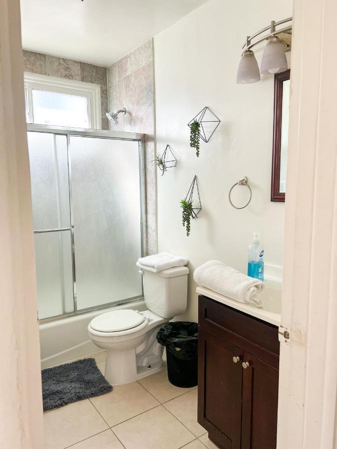 Charming Century City Condo ロサンゼルス エクステリア 写真